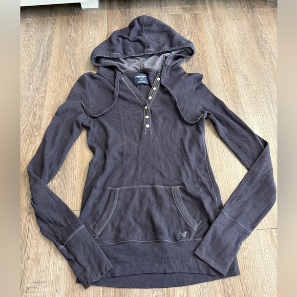 American Eagle Outfitters Tops - American Eagle Y2K fitted Henley hoodie